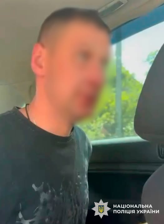Вибух посилки у Києві: поліція правоохоронці затримали чоловіка, який пересилав боєприпаси поштою