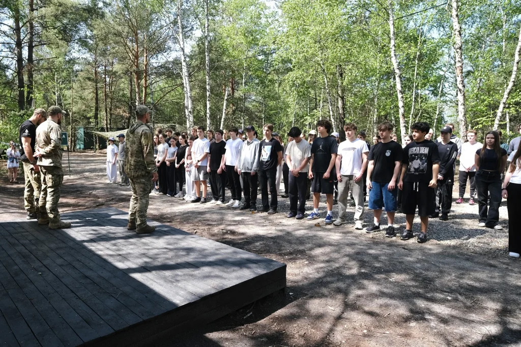 Інструктори Київського обласного центру підготовки населення до нацспротиву провели вишкіл для старшокласників