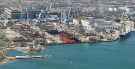 Безпілотники СБУ уразили два судна рф та засоби ППО на суднобудівному заводу «Затока» в Керчі