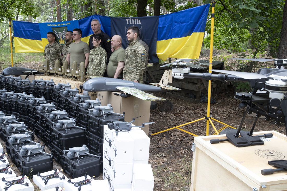 Київ передав бійцям на фронт від громади столиці ще 1 600 БпЛА Київ передав бійцям на фронт від громади столиці ще 1 600 БпЛА
