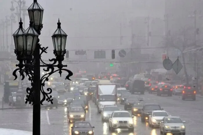 У Києві оголосили жовтий рівень небезпеки через град і шквали