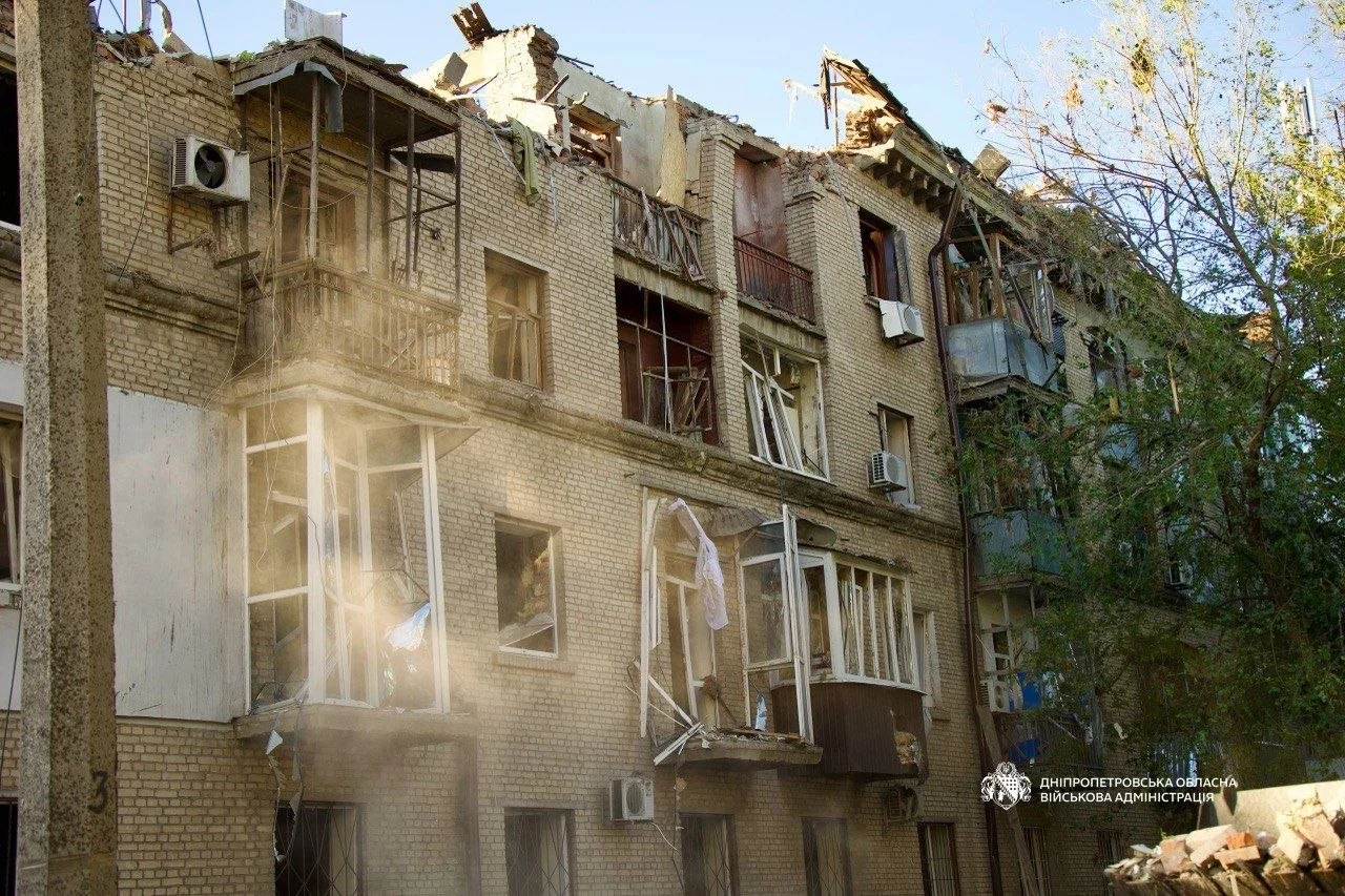 У Дніпрі від атаки росіян загинули щонайменше 8 людей, серед них трьохрічний хлопчик (фото, відео)