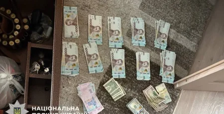 У Києві 18-річний молодик «продавав» військовим ЗСУ неіснуючі пікапи (фото)