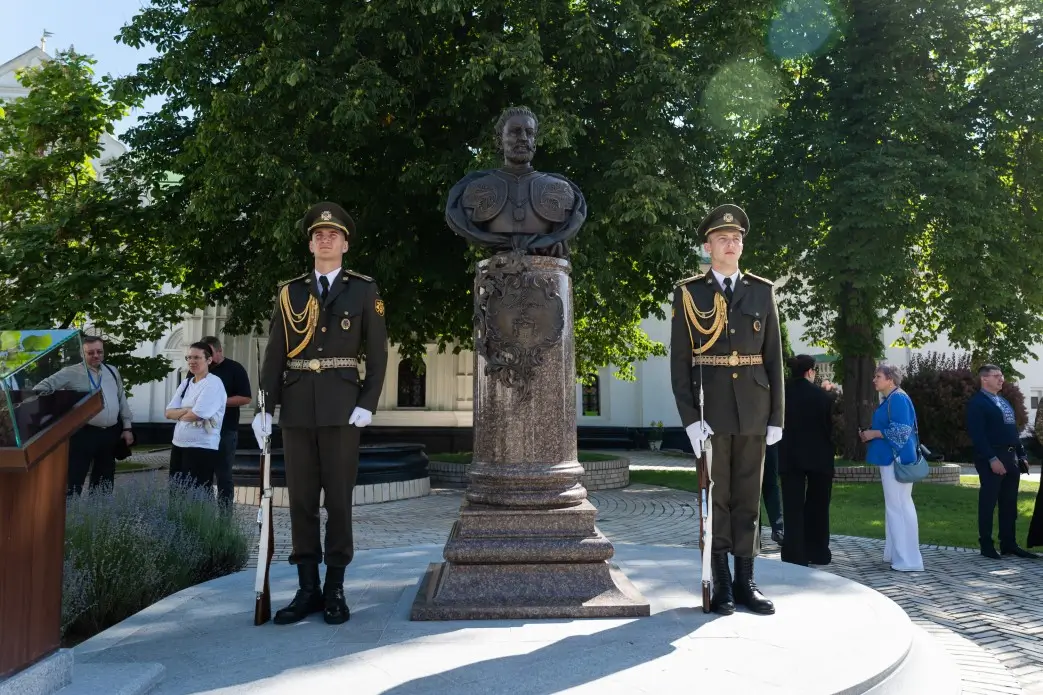 У Києво-Печерській лаврі відкрили памʼятний знак гетьману Івану Мазепі