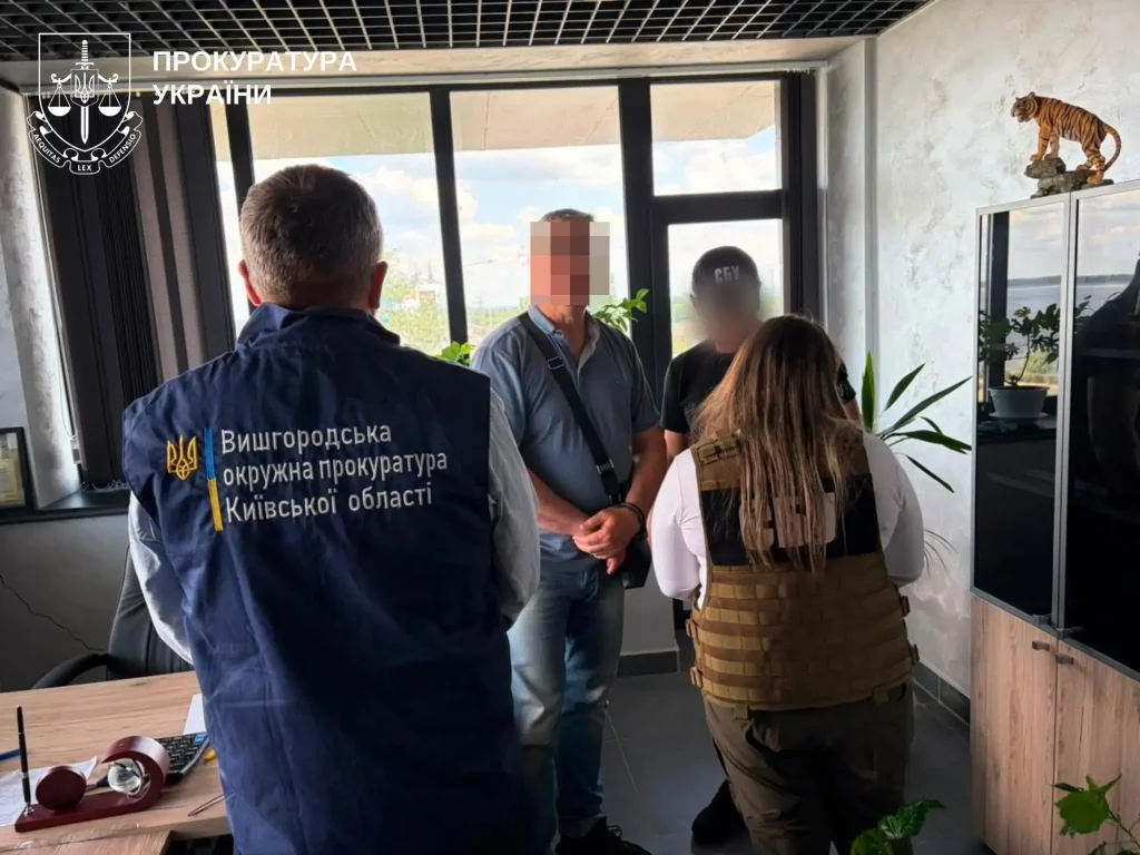 Керівника держпідприємства на Київщині підозрюють у поборах за збереження бронювання