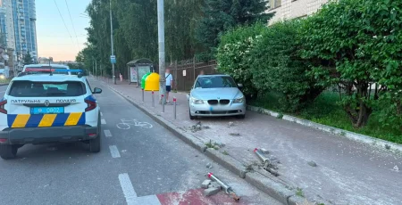 На Печерську внаслідок зіткнення двох автомобілів загинув пішохід, одного з водіїв затримали