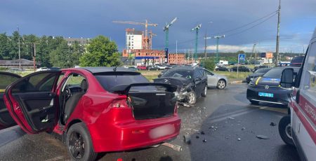 ДТП на Київщині: В Ірпені внаслідок зіткнення автомобілів постраждали троє дітей