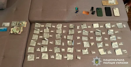 В угруповання, яке збувало кокаїн у Києві, Дніпрі та на Київщині, вилучили “товару” на 2,5 млн грн