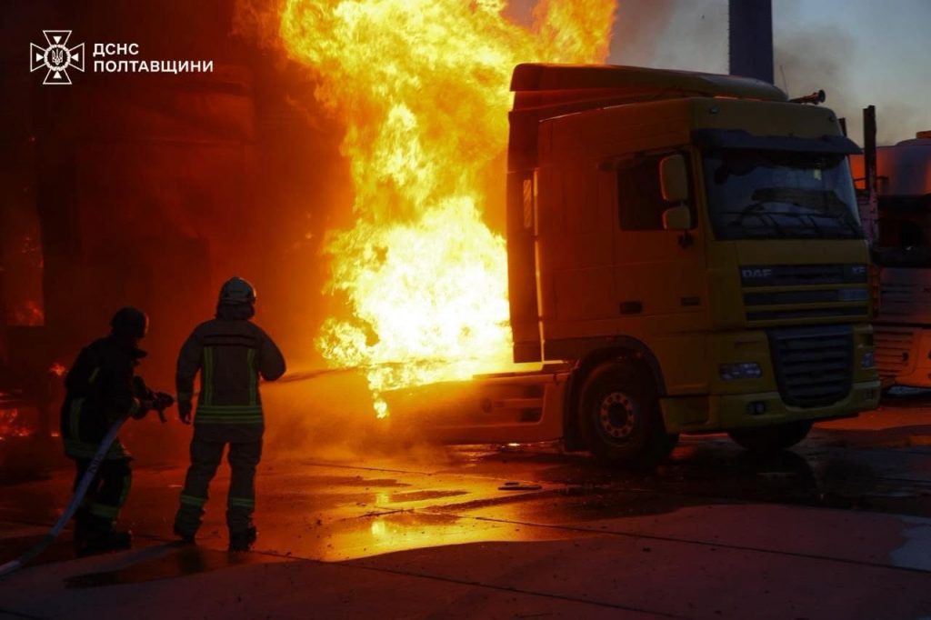 На Полтавщині ворожа атака вбила двох людей, серед постраждалих 6 дітей На Полтавщині ворожа атака вбила двох людей, серед постраждалих 6 дітей