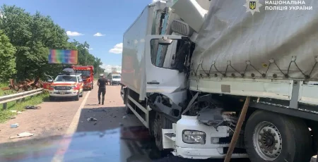 На Бориспільському шосе у Києві зіткнулися дві вантажівки - обидва водії загинули