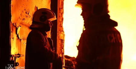 У Дарницькому районі столиці внаслідок нічної атаки є пошкодження, постраждала людина