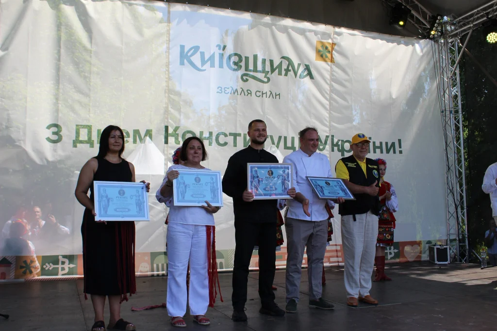 На Київщині провели фестиваль “Київщина – земля сили” та встановили рекорд із приготування борщу