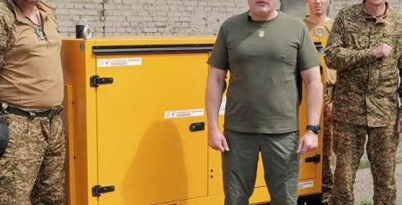 Батальйон «Свобода» отримав від «Української команди» генератор для електроживлення великих військових об'єктів - Палатний