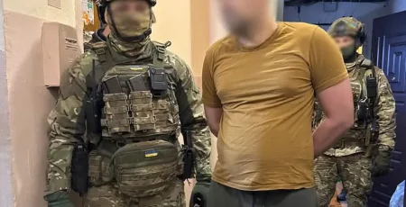У Києві викрили чоловіка, який продавав зброю через поштові відділення