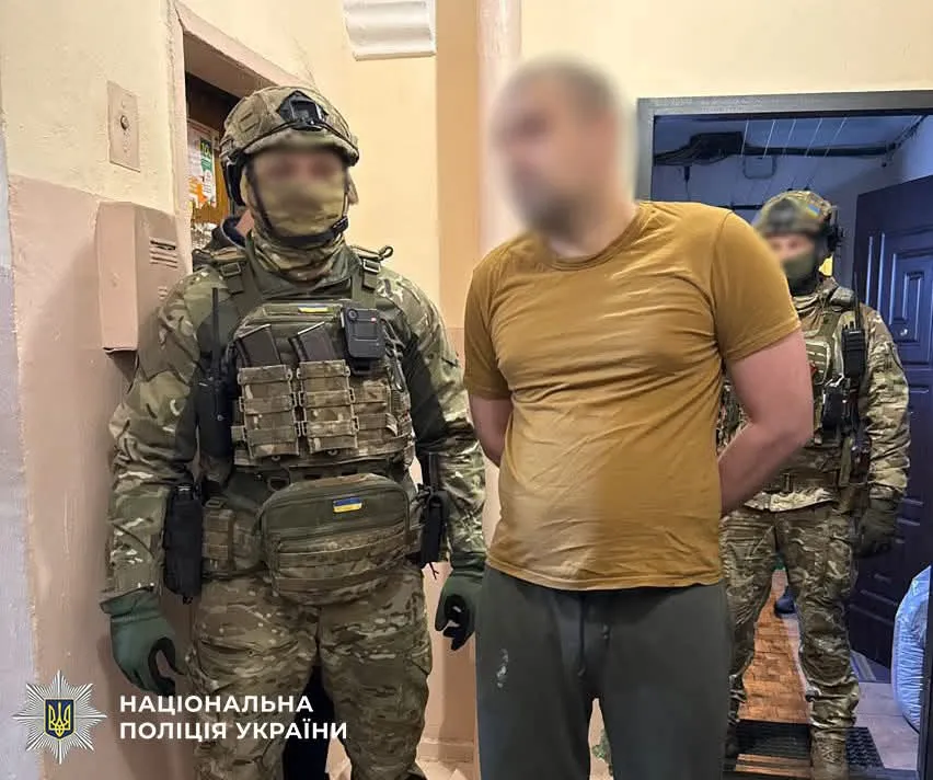 У Києві викрили чоловіка, який продавав зброю через поштові відділення