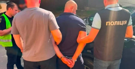 На Київщині депутата та заступника голови громади підозрюють у схемі незаконного бронювання чоловіків