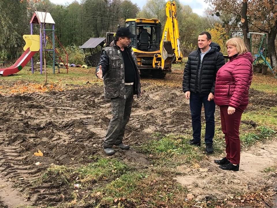 Розкол у Рославичах: мільйонний тендер на благоустрій спровокував скандал із місцевими жителями