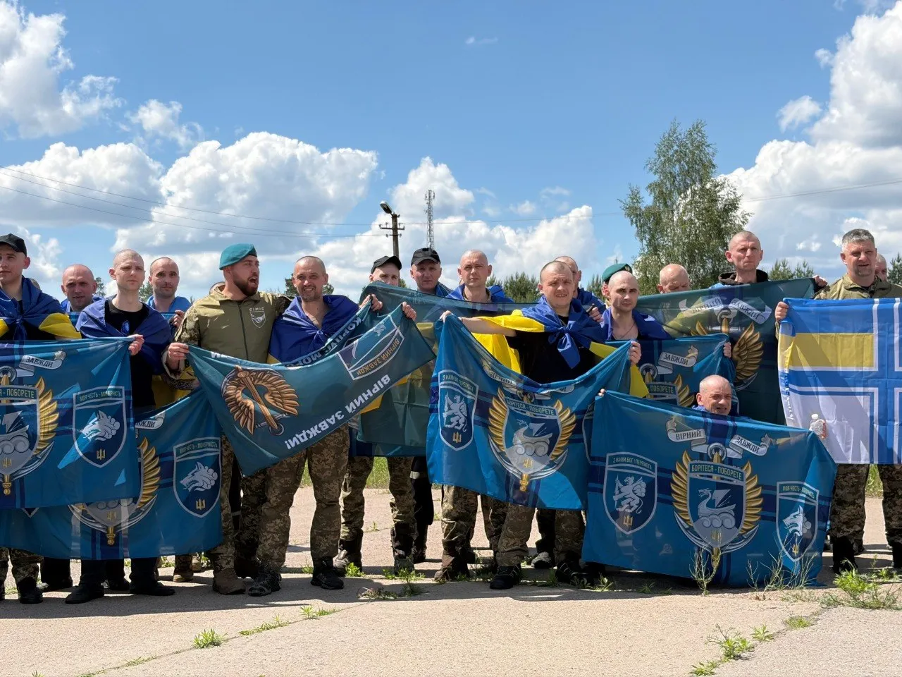 З російського полону повернули 186 українців: відбувся 75-й обмін полонених (фото)