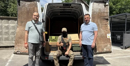 Білогородська сільрада на ювілейному засіданні передала чергову допомогу військовим