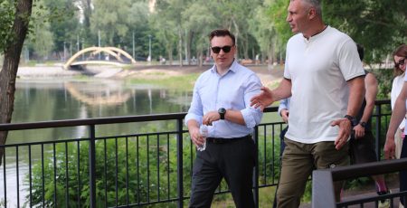 Вільнюський сквер на Оболоні: У Києві два мери відкрили новий прогулянковий простір