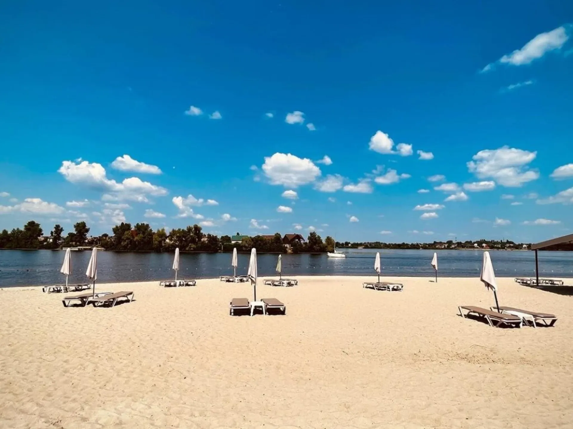 Пляжі Києва за 2,5 млн гривень підсиплять піском