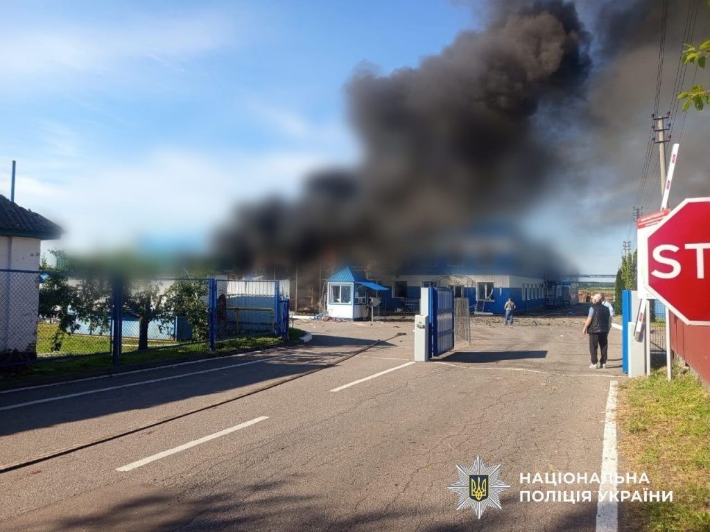 На Київщині до чотирьох осіб зросло число вбитих російською атакою по цивільному підприємству На Київщині до чотирьох осіб зросло число вбитих російською атакою по цивільному підприємству