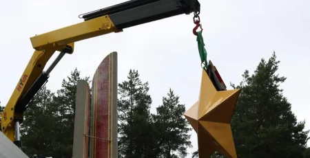 На в'їзді до Києва зі стели демонтували радянську зірку