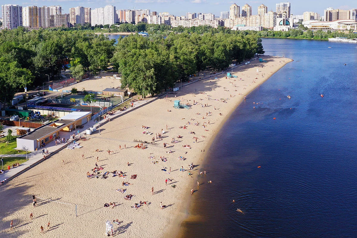МОЗ провідомив, що офіційно пляжний сезон у Києві та пристоличному регіоні не відкрито, але є пляжі де можна безпечно купатися