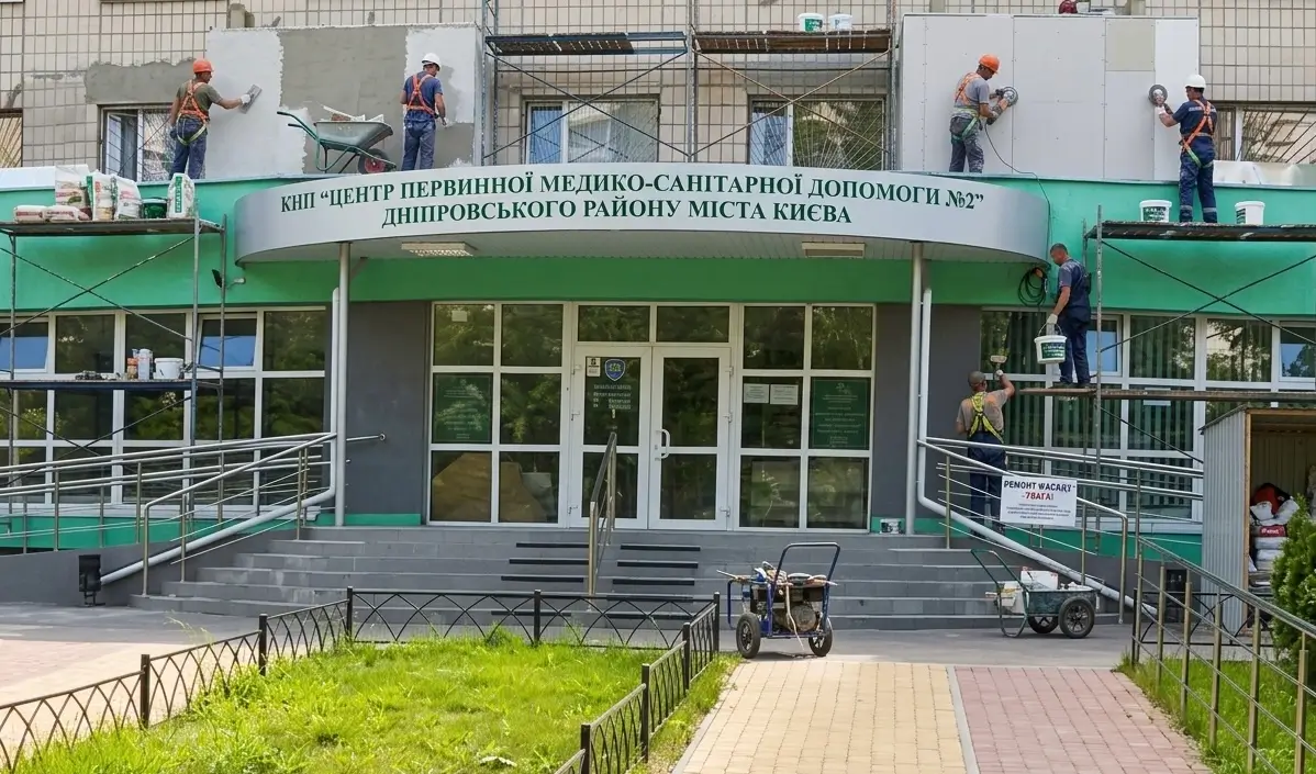 1,5 млн грн ймовірної переплати: медзаклад у Дніпровському районі замовив ремонт фасаду
