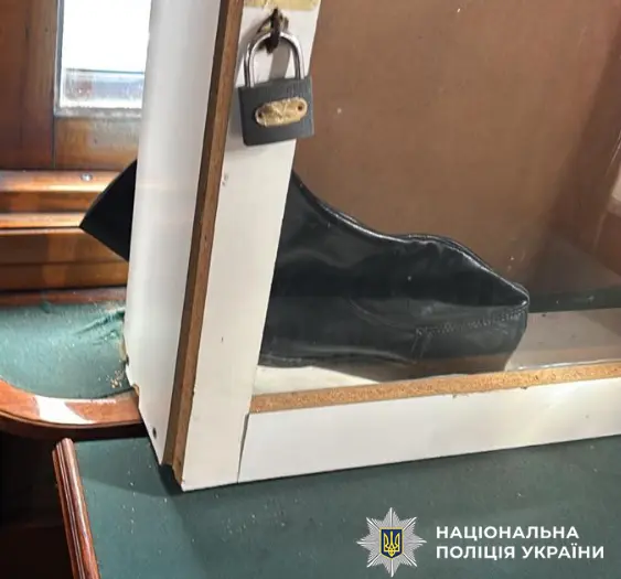Рецидівіст перевдягнувся в залізничника та намагався викрасти експонати в музейному потязі на столичному вокзалі