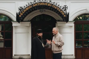 У Ближніх печерах Лаври запровадили новий формат молебнів: за попереднім записом та у супроводі представників ПЦУ
