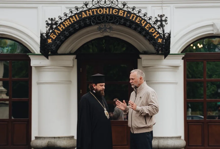 У Ближніх печерах Лаври запровадили новий формат молебнів: за попереднім записом та у супроводі представників ПЦУ