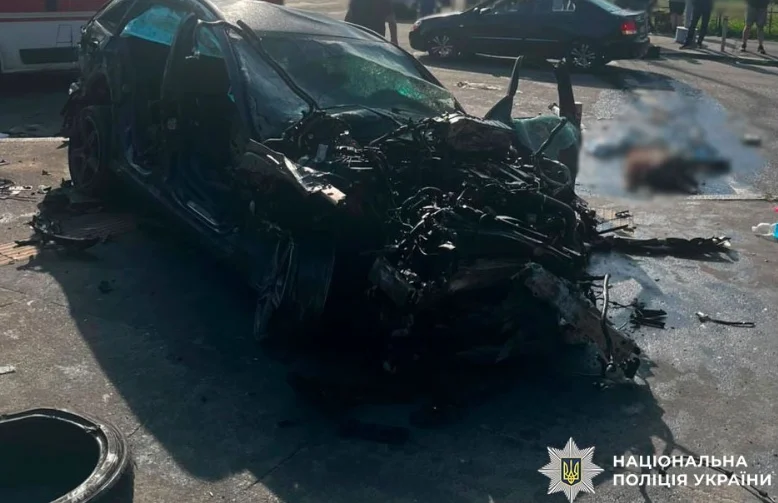 У Солом’янському районі авто на великій швидкісті влетіло на пішохідну зону: загинуло 4 людини (фото)