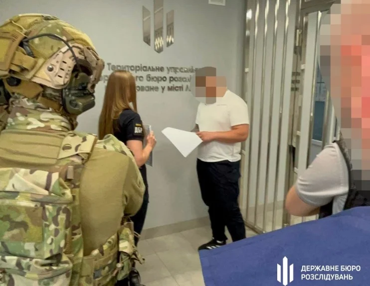 ДБР повідомило про підозру трьом посадовцям ТЦК, які незаконно утримували 21 людину