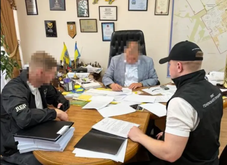 Голову громади на Київщині підозрюють у системному одержанні хабарів – ОГП