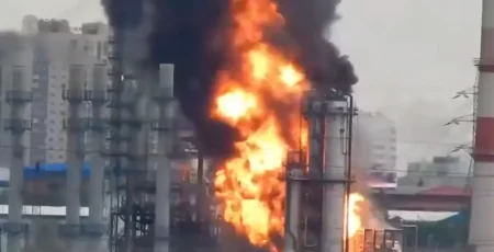 Генштаб підтвердив повторне ураження московського НПЗ та залізничного мосту через Північно-Кримський канал (відео)