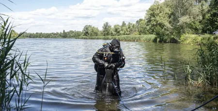 На озері Редькине в Оболонському районі шукають потонулого чоловіка