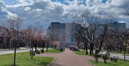 У Києві до 1 липня частково обмежуватимуть рух транспорту бульваром Верховної Ради (схема)