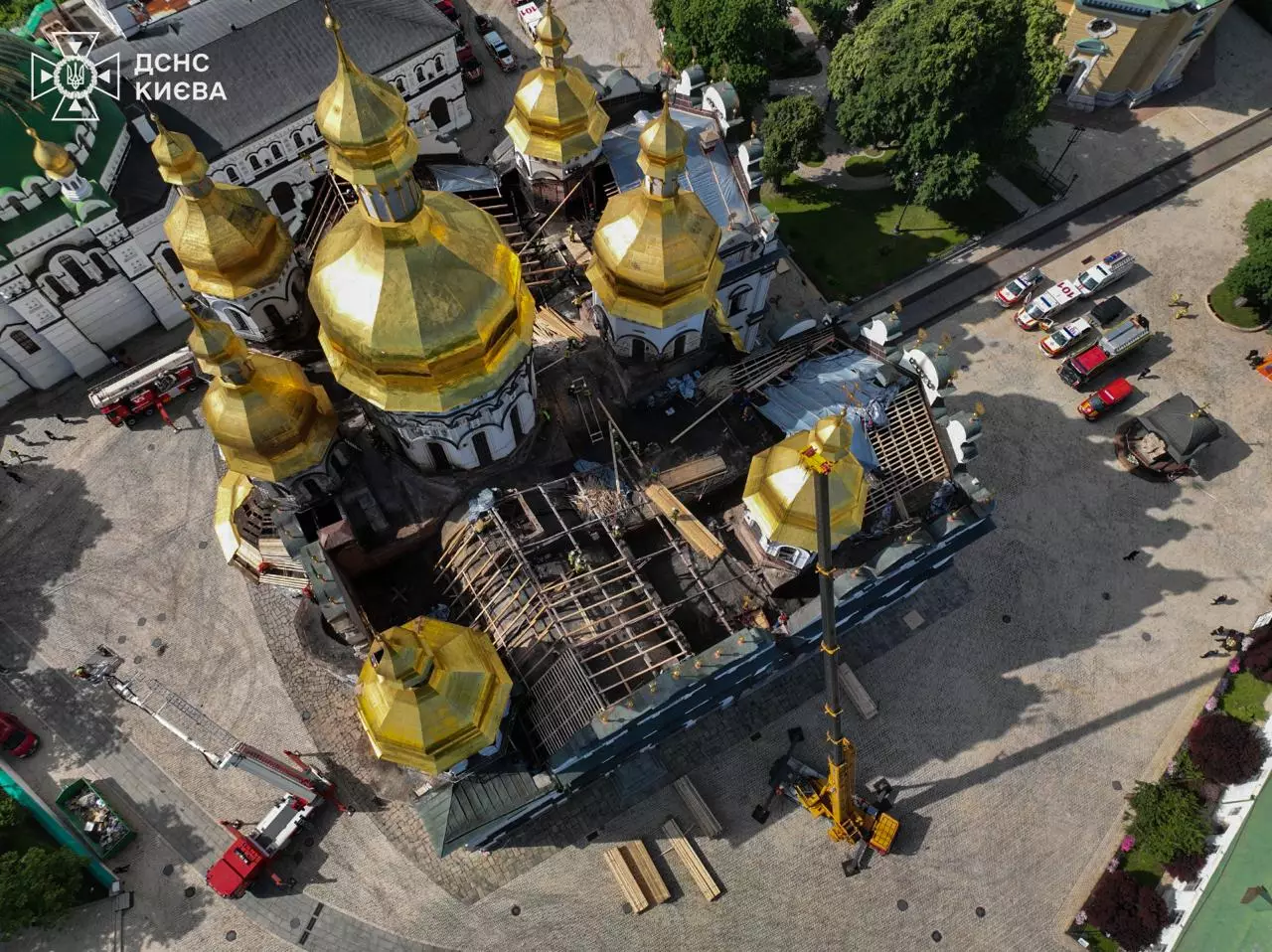 Тривають аварійно-відновлювальні роботи у Києво-Печерській лаврі (фото, відео)