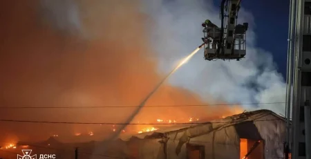 Двоє людей постраждали під час нічної атаки рф на Київ (фото)