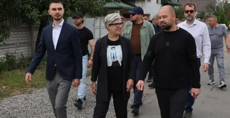Посол Канади в Україні відвідала Вишневе та ознайомилася з наслідками російської атаки