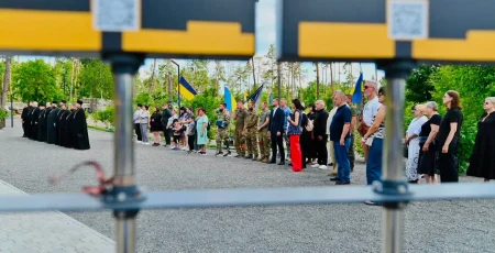 У День Української Державності до меморіалу «Янголи Перемоги» в Мощуні додали таблички з іменами ще 14 Героїв