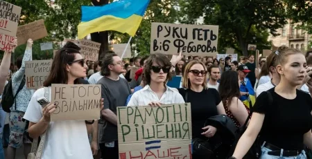 У Києві другий день поспіль люди виходять на мирні акції протесту