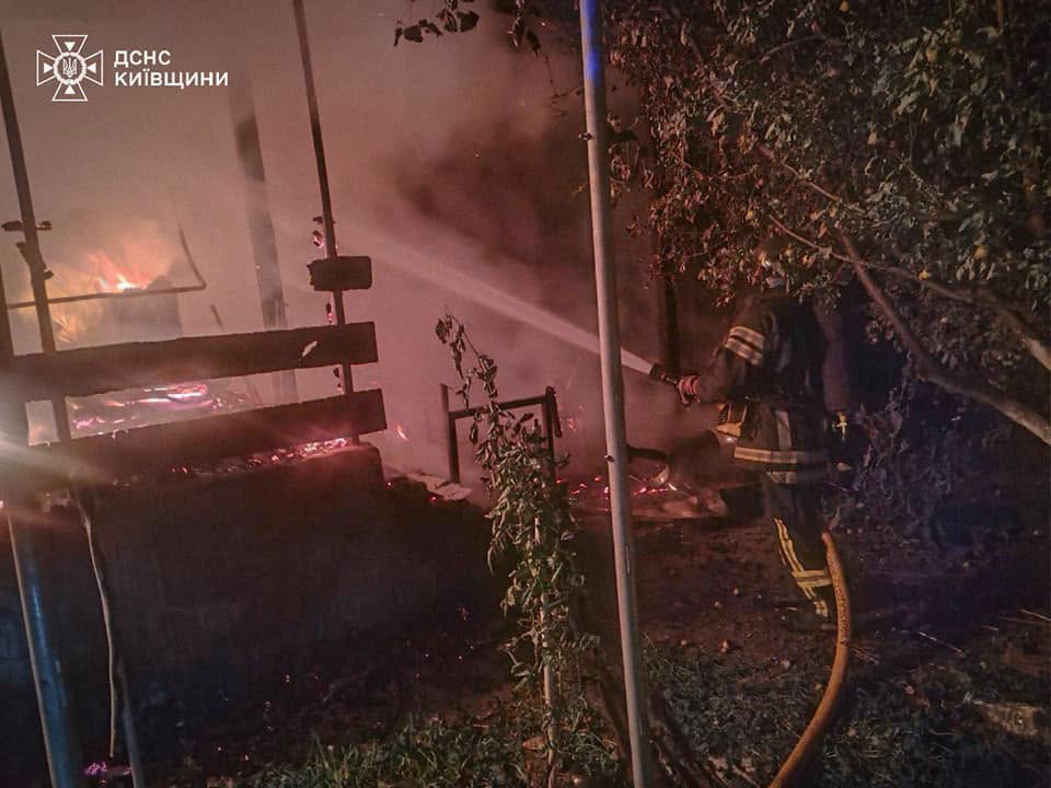 У Гавронщині через удар блискавки сталась пожежа, яка забрала життя двох пенсіонерів (фото) Пожежа у Гавронщині забрала життя двох пенсіонерів