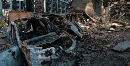 У Києві через ліквідацію наслідків ворожого обстрілу громадський транспорт курсує зі змінами