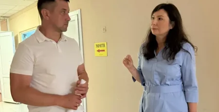 Тетяна Мостепан відвідала в лікарні постраждалих від російської атаки, серед яких – поранені працівники екстреної медичної допомоги