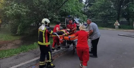 У Голосіївському районі жінка, рятуючись від пожежі, впала з шостого поверху