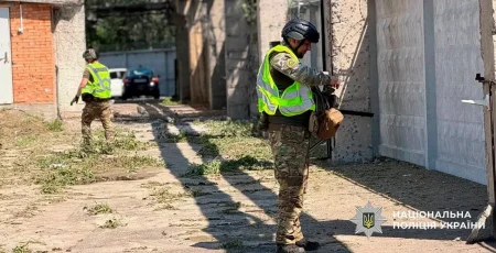 В Оболонському районі вилучили уламки російської ракети Х-69 з касетною частиною