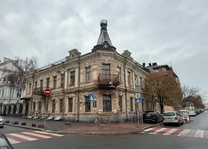 Уряд і Президент не хочуть рятувати будинок Хвойки з рук проросійського олігарха