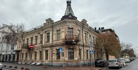 Уряд і Президент не хочуть рятувати будинок Хвойки з рук проросійського олігарха